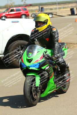 media/Sep-20-2025-TrackDaz (Sat) [[27f0cde673]]/Around the Pits/